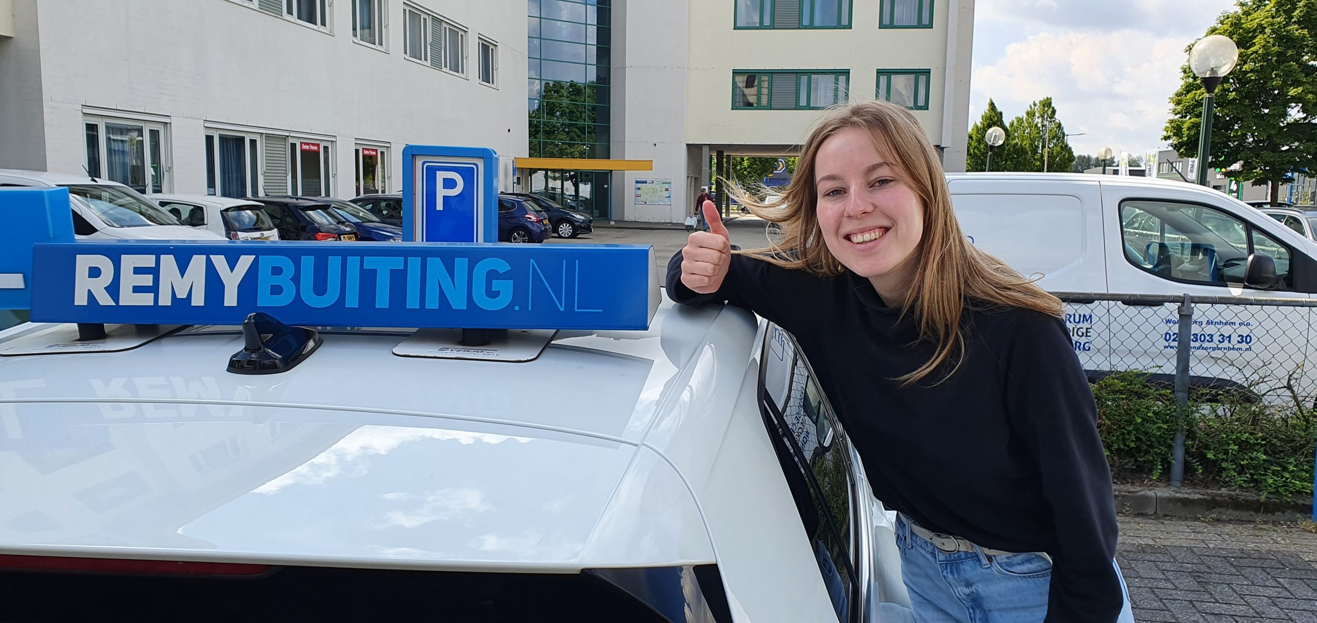 Gefeliciteerd Eva in 1 keer geslaagd voor je rijbewijs!