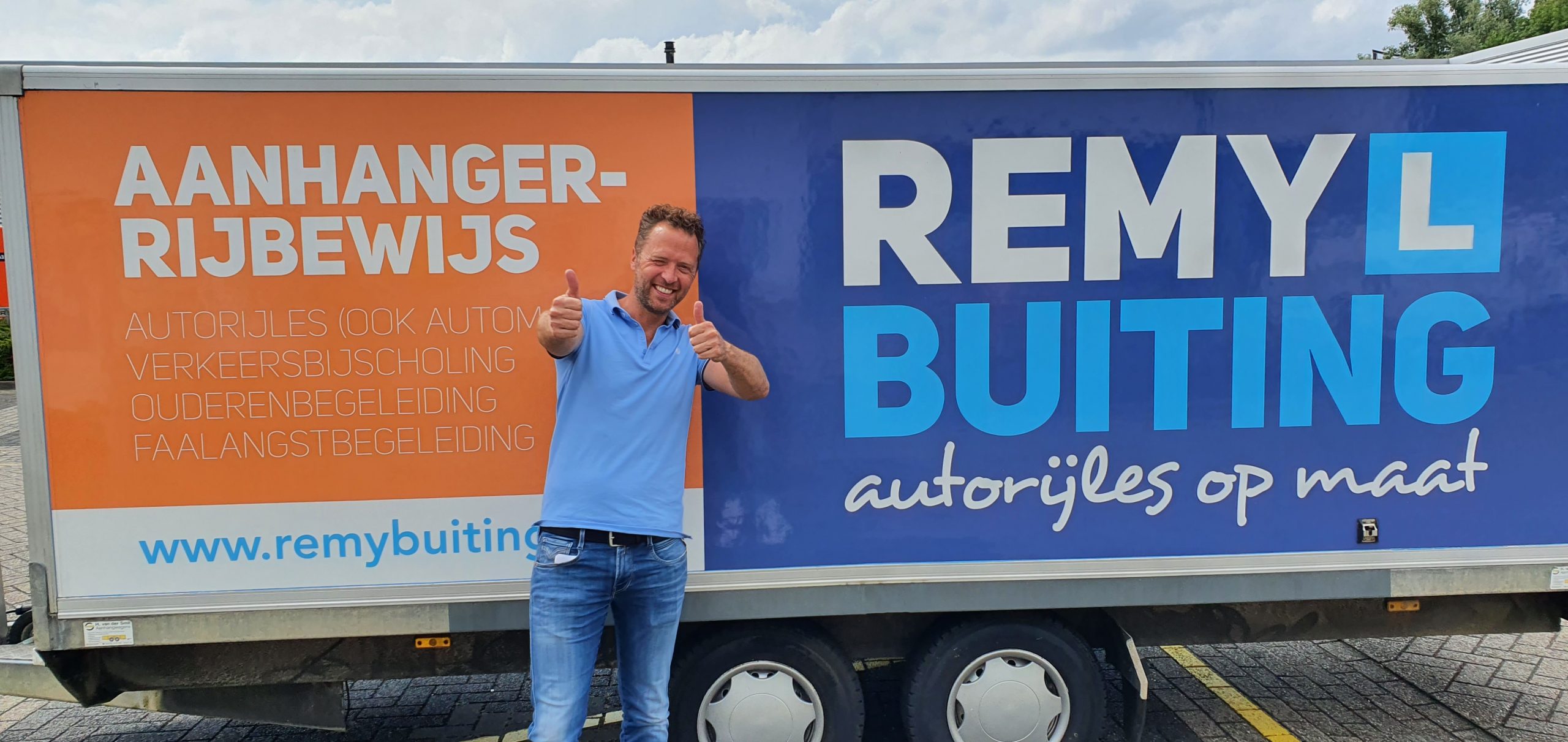 Gefeliciteerd Emiel in 1 keer geslaagd voor je E achter B rijbewijs!