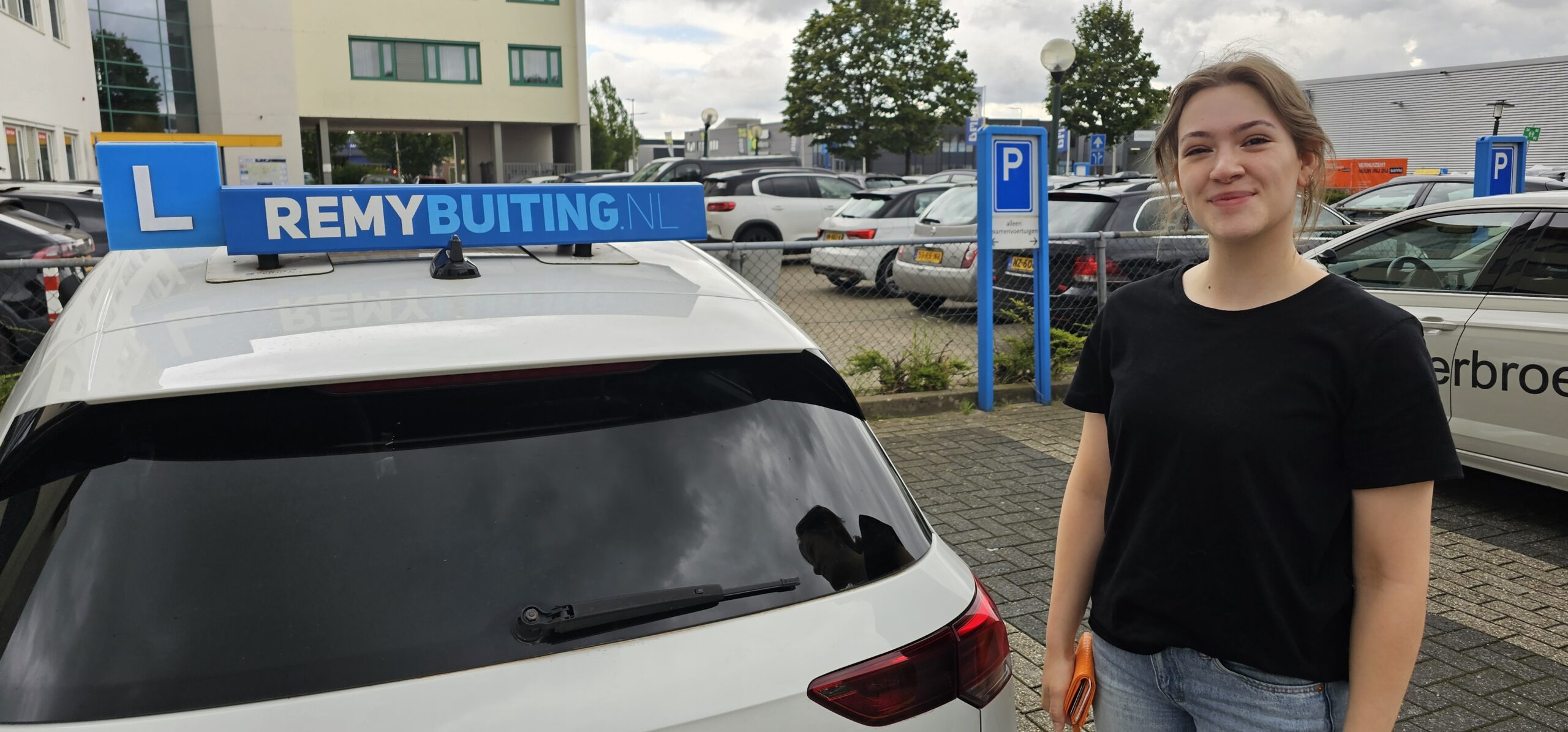 Gefeliciteerd Sarah geslaagd voor je rijbewijs!