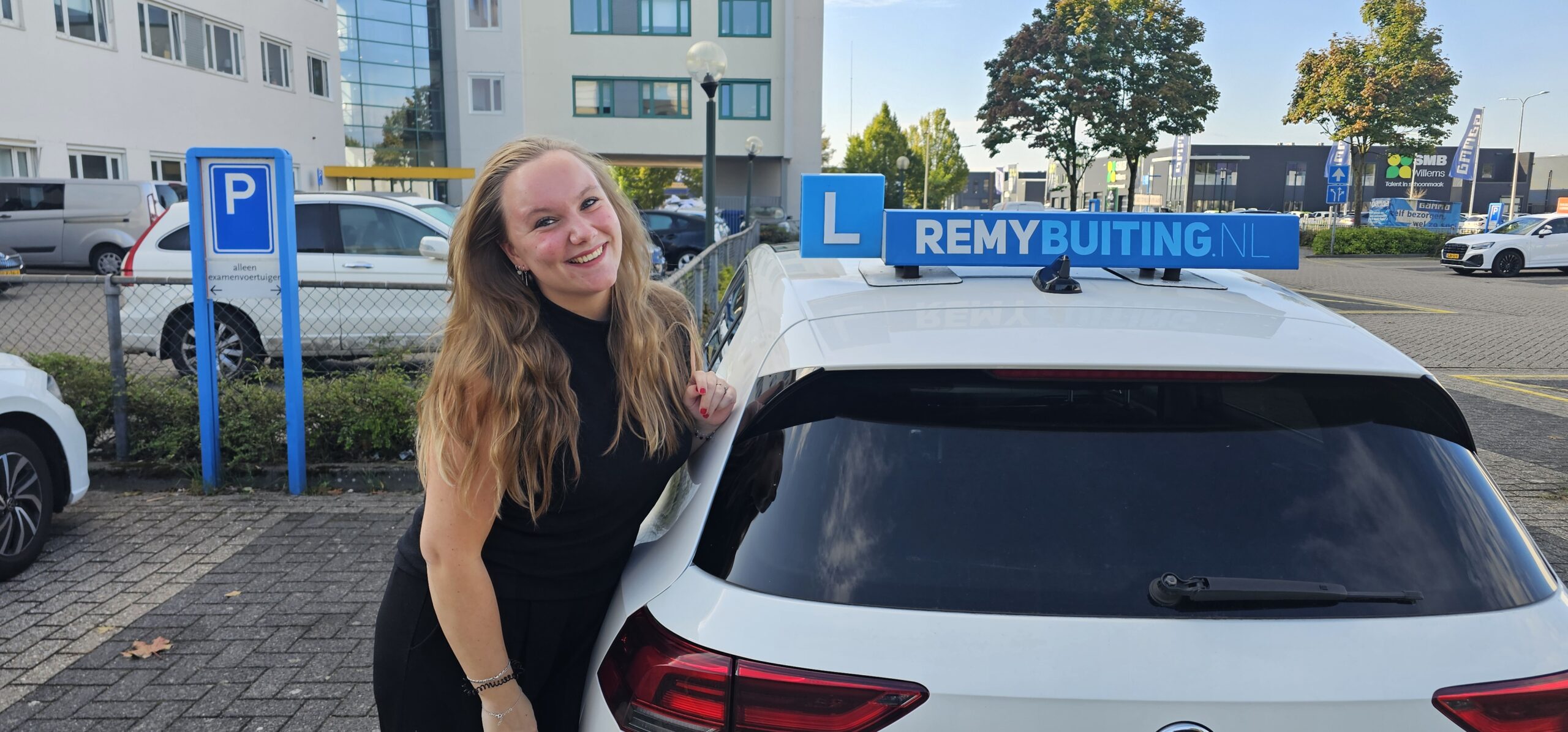 Gefeliciteerd Esmee in 1 keer geslaagd voor je rijbewijs!