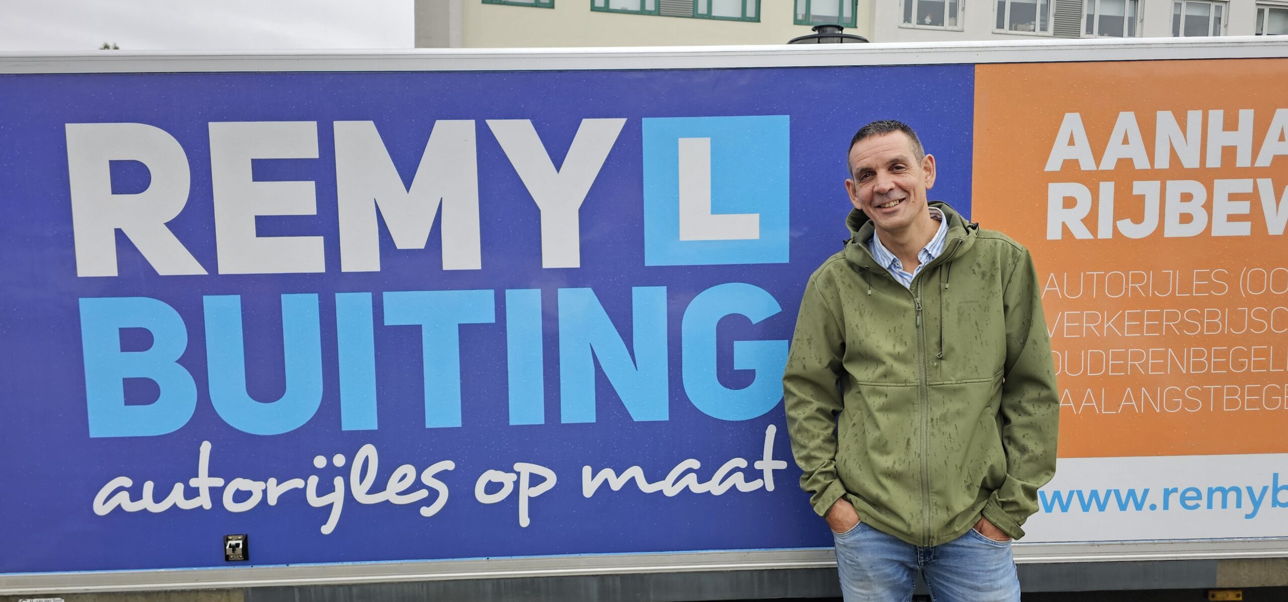 Gefeliciteerd Denys geslaagd voor je E achter b rijbewijs!