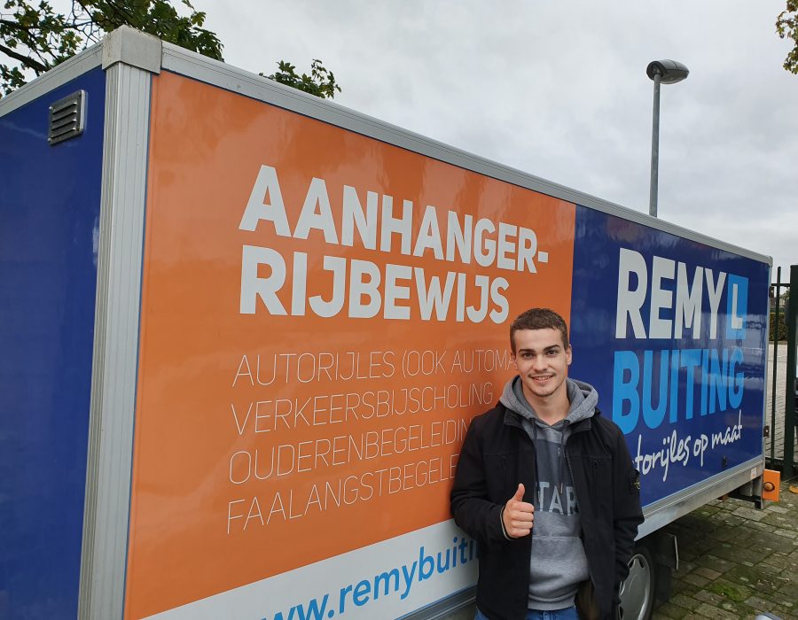 Gefeliciteerd Justin in 1 keer geslaagd voor je E achter B!