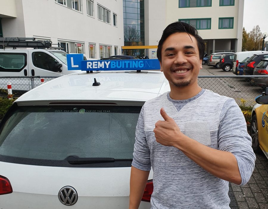 Gefeliciteerd Ebon in 1 keer geslaagd voor je rijbewijs!