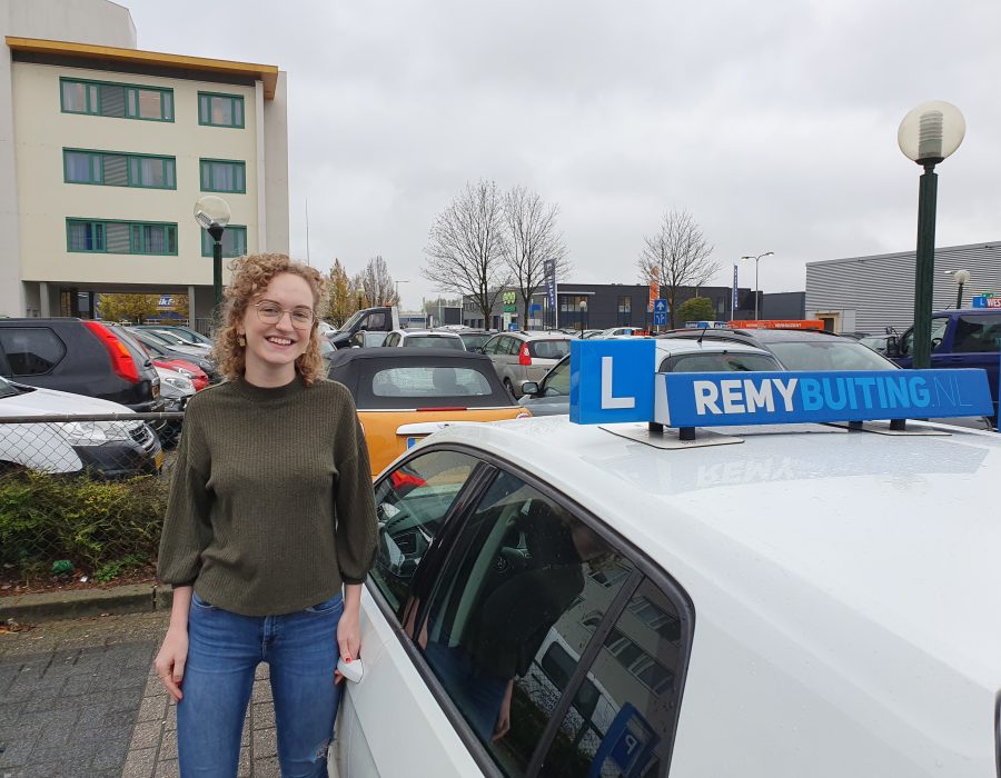 Gefeliciteerd Joelle in 1 keer geslaagd voor je rijbewijs!