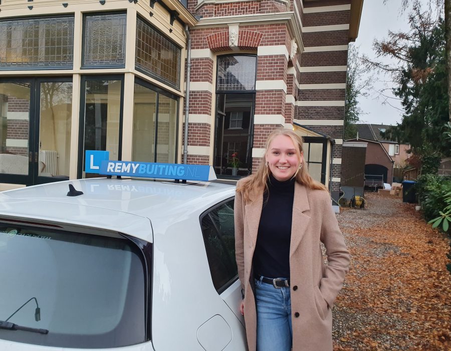 Gefeliciteerd Marijse geslaagd voor je rijbewijs.