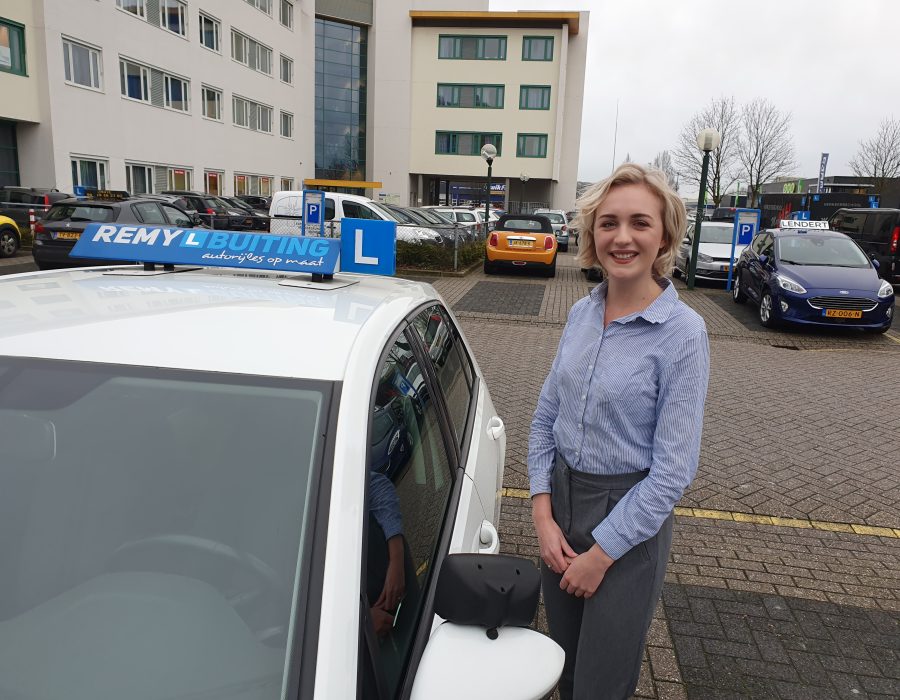 Gefeliciteerd Lisa geslaagd voor je rijbewijs!