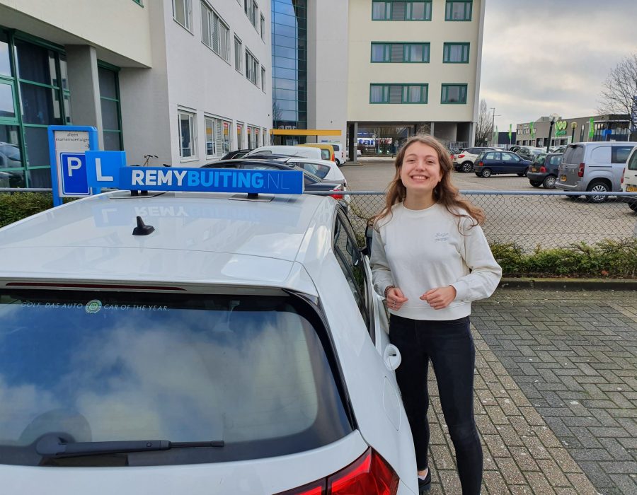 Gefeliciteerd Rosalyn geslaagd voor je rijbewijs!