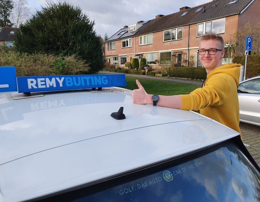 Gefeliciteerd Jop in 1 keer geslaagd voor je rijbewijs!