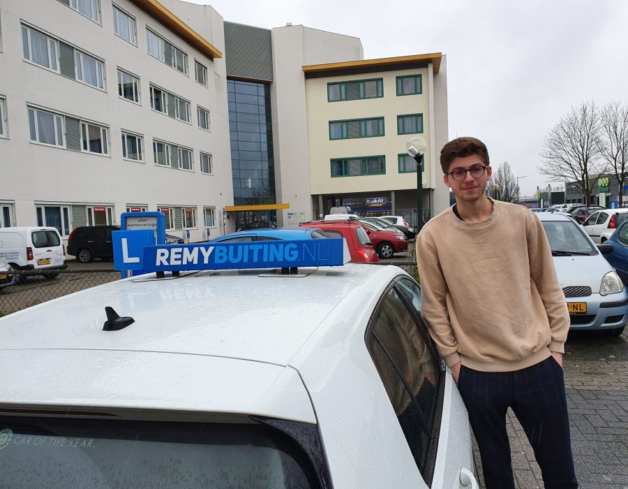 Gefeliciteerd Thijmen in 1 keer geslaagd voor je rijbewijs!