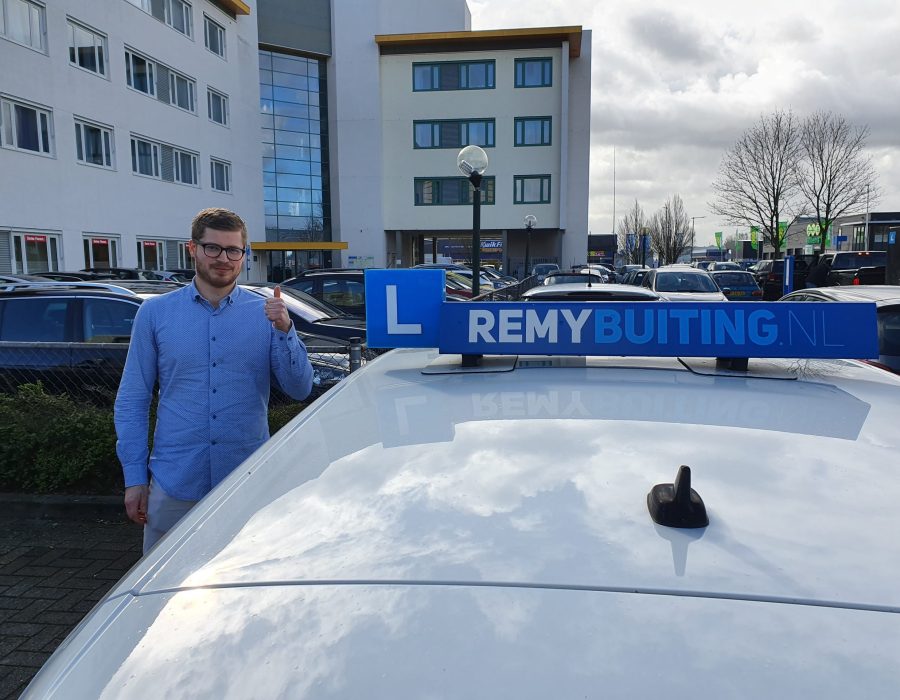 Gefeliciteerd Kristan in 1 keer geslaagd voor je rijbewijs!