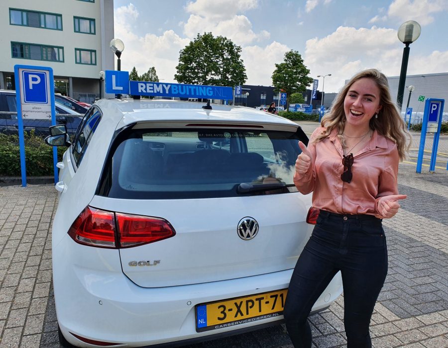 Gefeliciteerd Sophie in 1 keer geslaagd voor je rijbewijs!