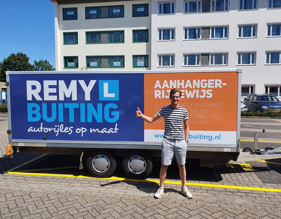 Gefeliciteerd Arjen in 1 keer geslaagd voor je E achter B rijbewijs!