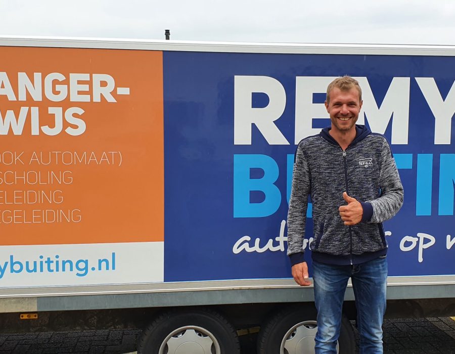 Gefeliciteerd Vincent in 1 keer geslaagd voor je E achter B rijbewijs!