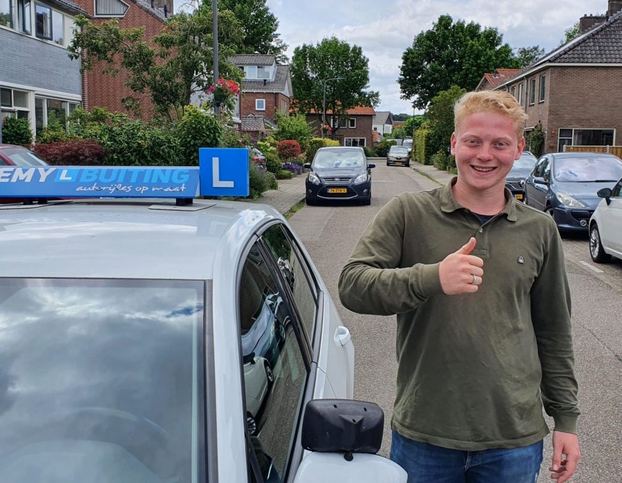 Gefeliciteerd Robertjan in 1 keer geslaagd voor je rijbewijs!