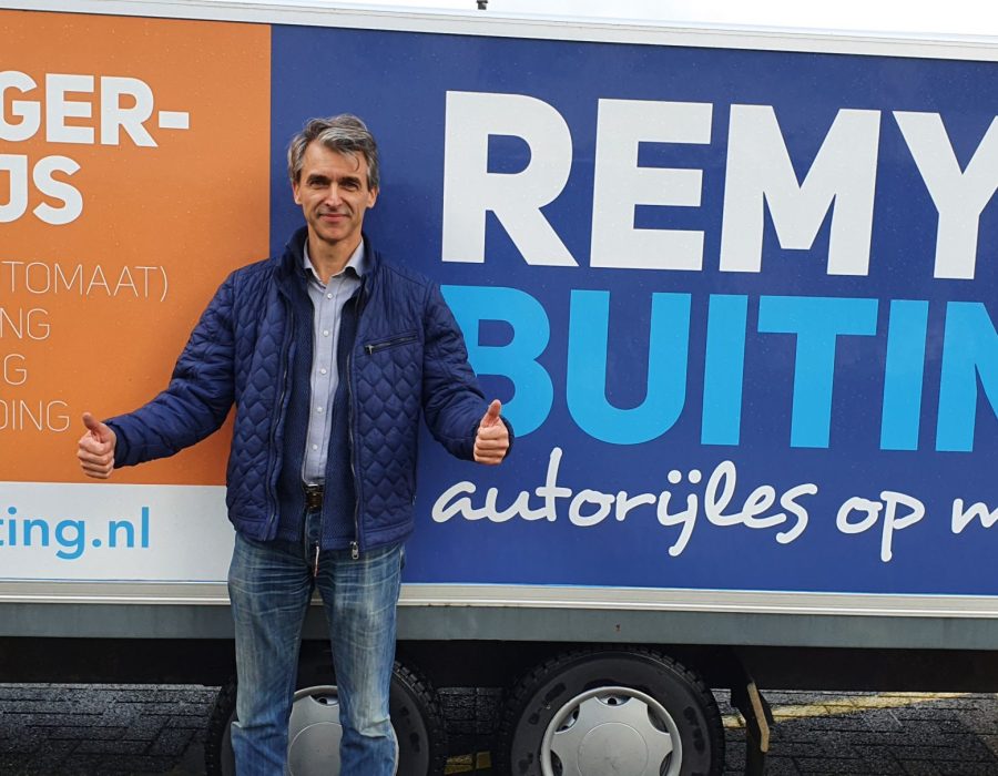 Gefeliciteerd Marcel in 1 keer geslaagd voor je E achter B rijbewijs!