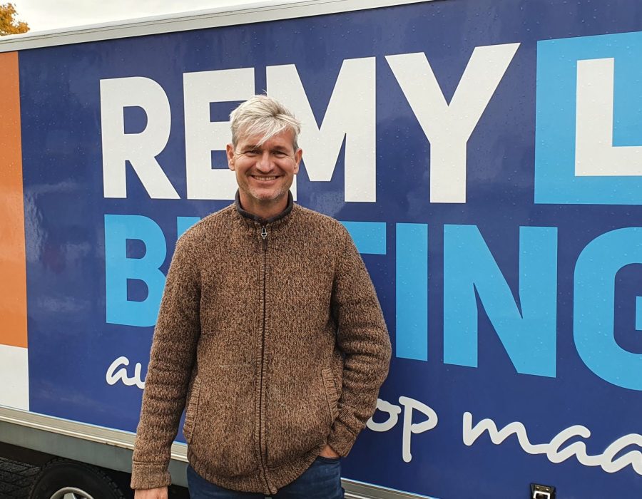 Gefeliciteerd Peter in 1 keer geslaagd voor je E achter B rijbewijs!