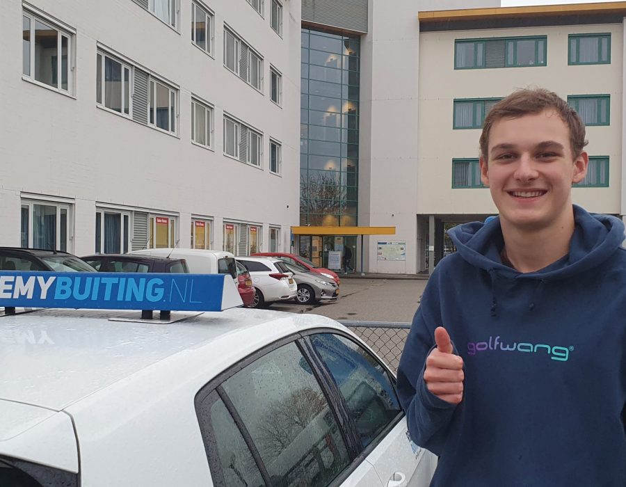 Gefeliciteerd Boaz in 1 keer geslaagd voor je rijbewijs!