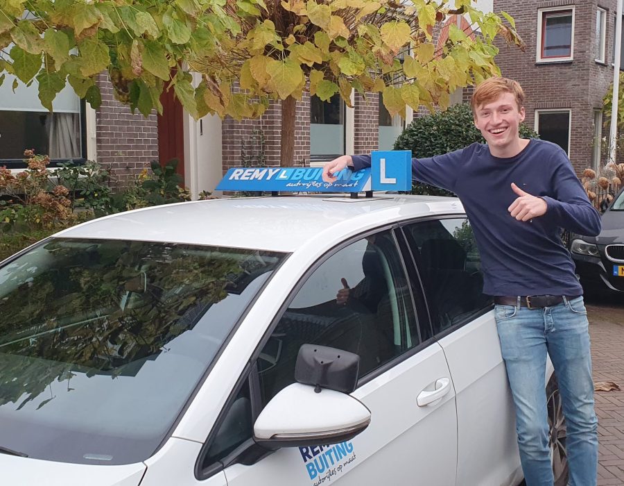 Gefeliciteerd Mees in 1 keer geslaagd voor je rijbewijs!