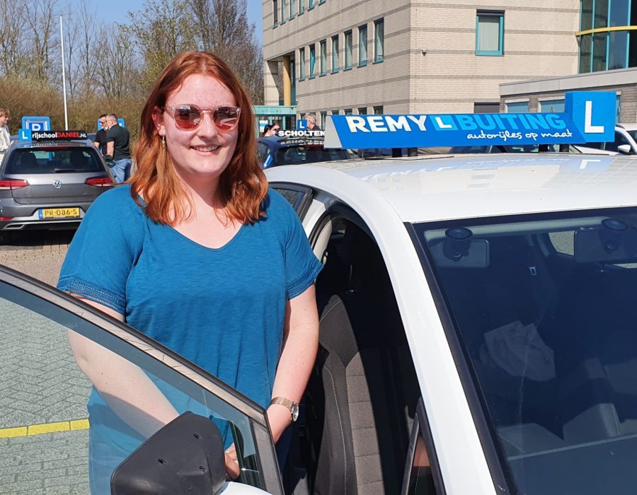 Gefeliciteerd Ariana in 1 keer geslaagd voor je rijbewijs!