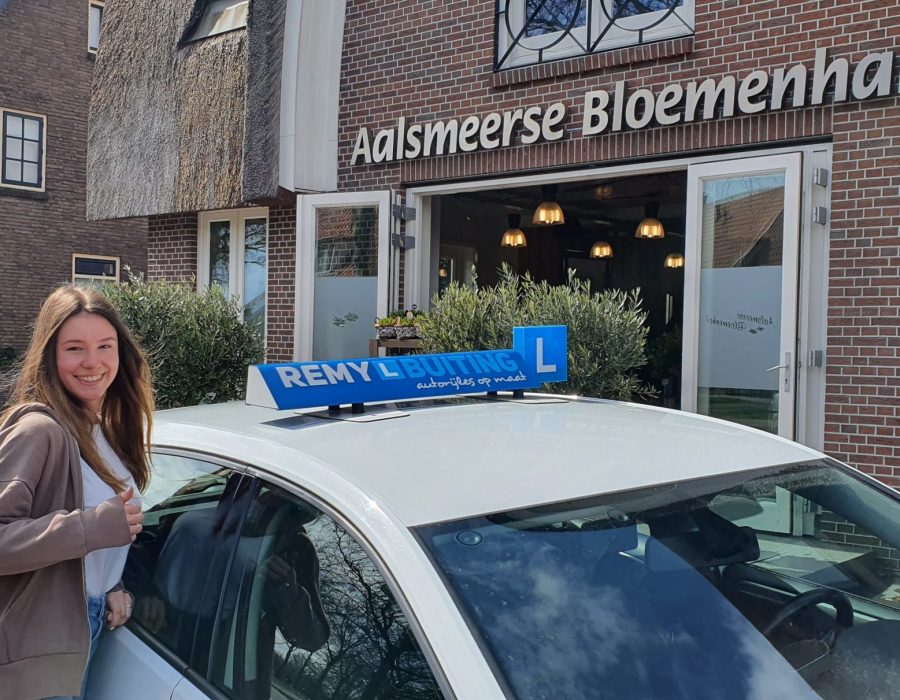 Gefeliciteerd Kim in 1 keer geslaagd voor je rijbewijs