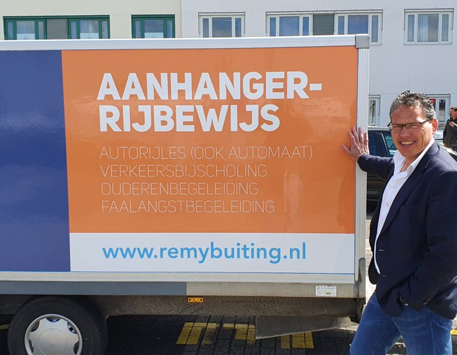Gefeliciteerd Erwin in 1 keer geslaagd voor je E achter B rijbewijs!