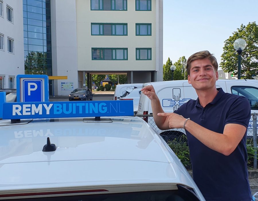 Gefeliciteerd Ridder geslaagd voor je rijbewijs!