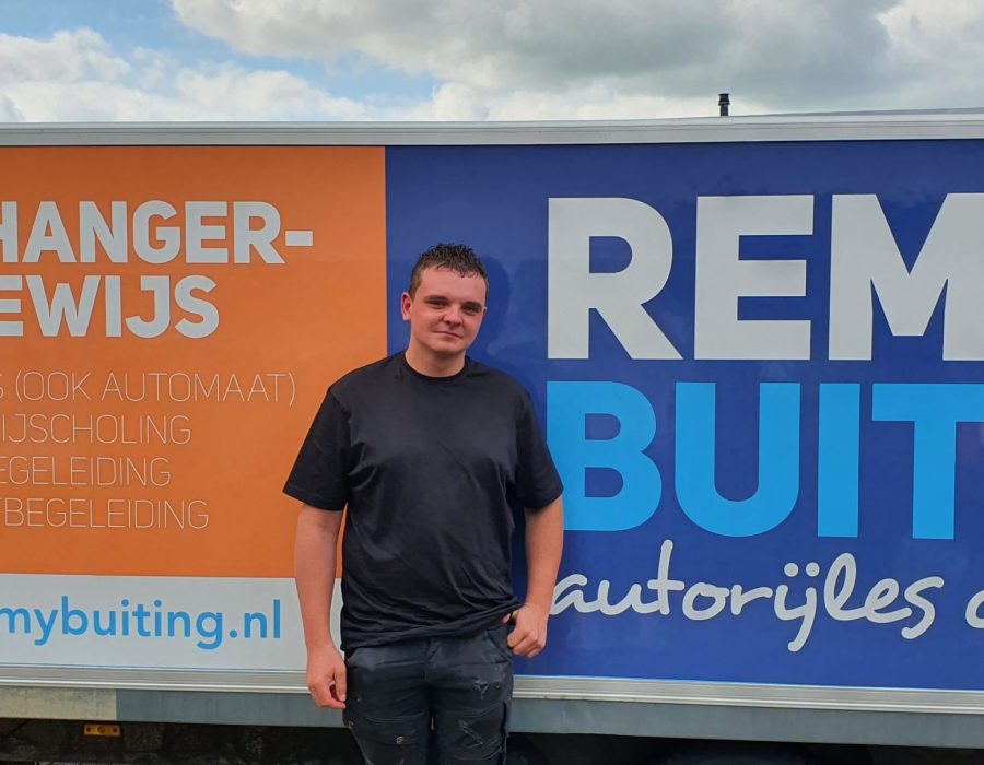 Gefeliciteerd Lemar in 1 keer geslaagd voor je E achter B rijbewijs!