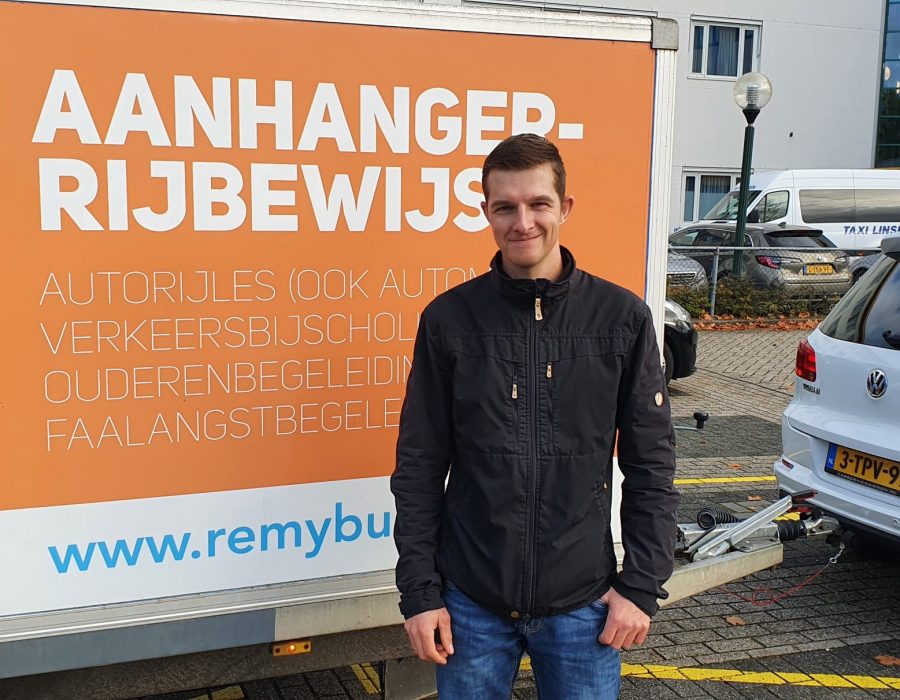 Gefeliciteerd Wesley in 1 keer geslaagd voor je E achter B rijbewijs!