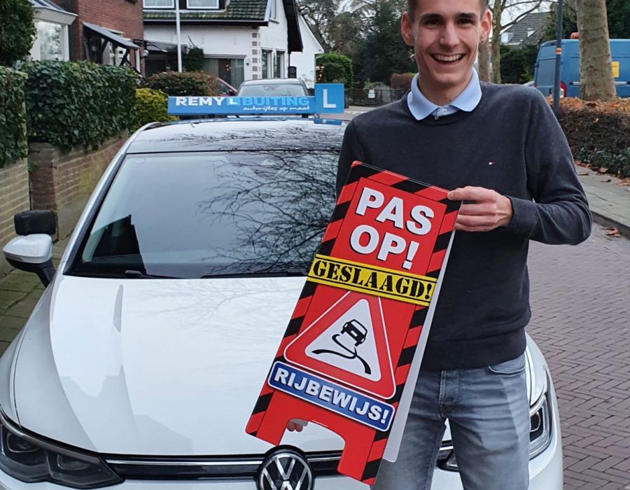 Gefeliciteerd Mart in 1 keer geslaagd voor je rijbewijs!