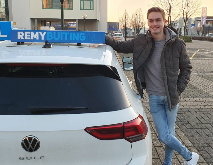 Gefeliciteerd Bram geslaagd voor je rijbewijs!