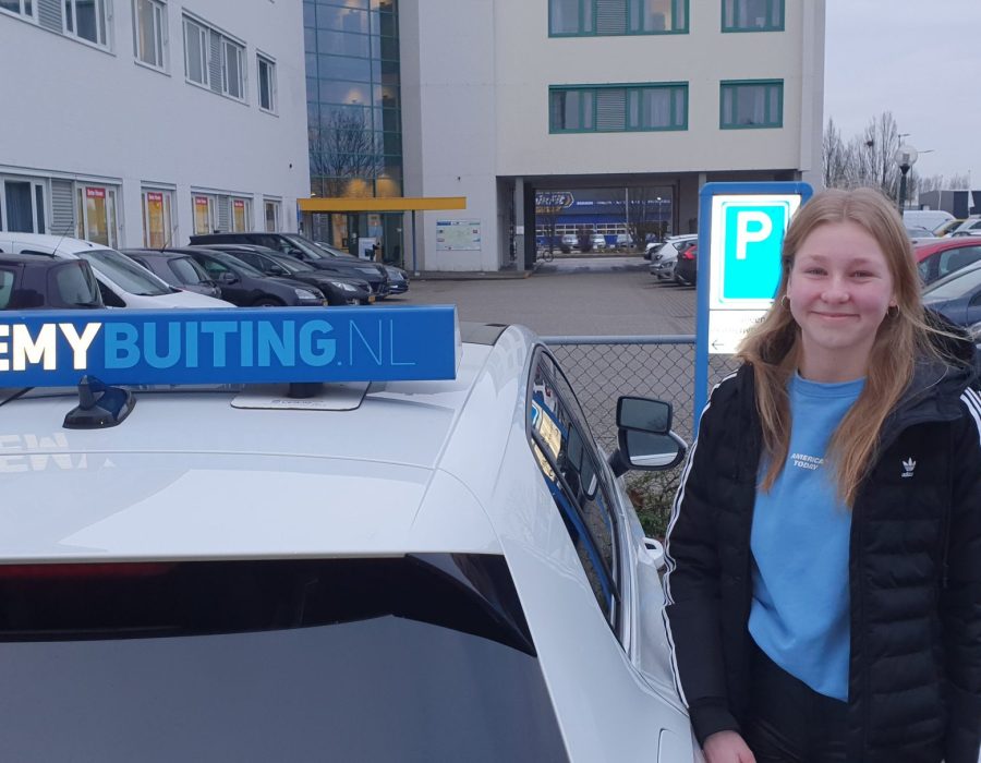 Gefeliciteerd Lieke geslaagd voor je rijbewijs.
