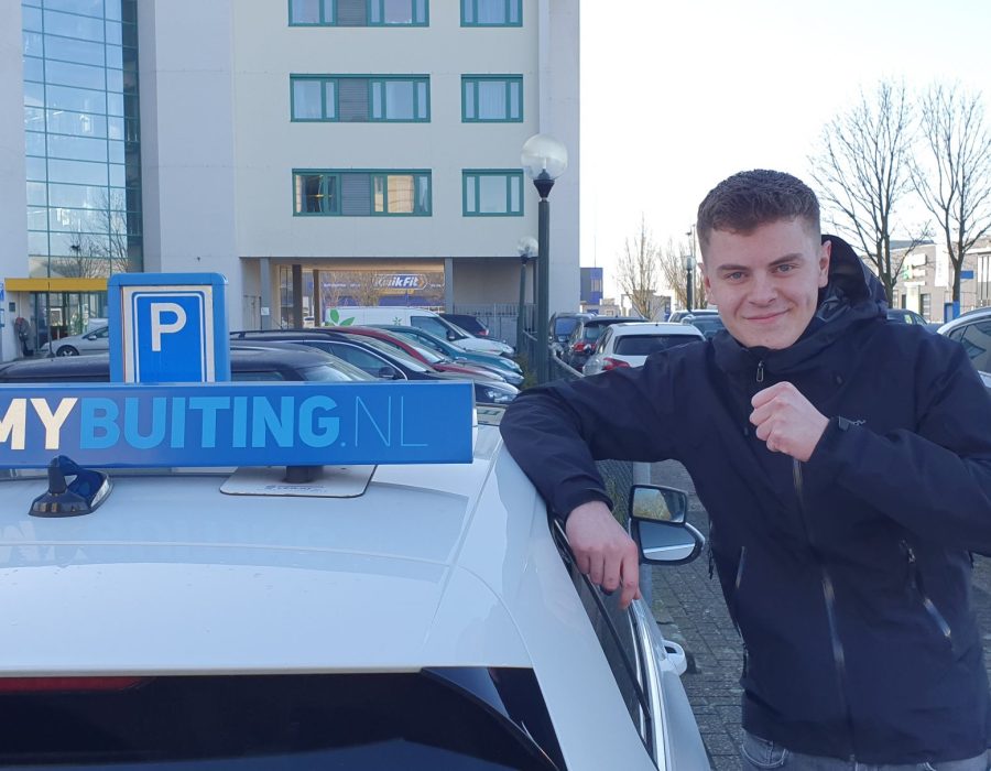 Gefeliciteerd Tim in 1 keer geslaagd!