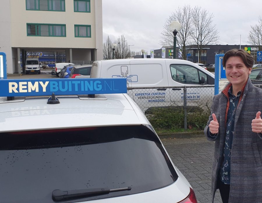 Gefeliciteerd Pascal vandaag ben jij geslaagd voor je rijbewijs.