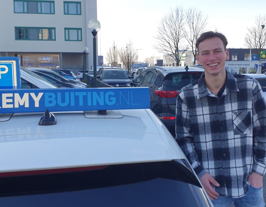 Gefeliciteerd Milan in 1 keer geslaagd voor je rijbewijs!