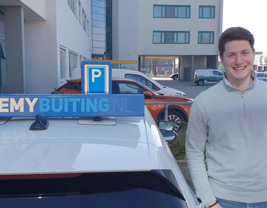 Gefeliciteerd Twan in 1 keer geslaagd voor je rijbewijs!