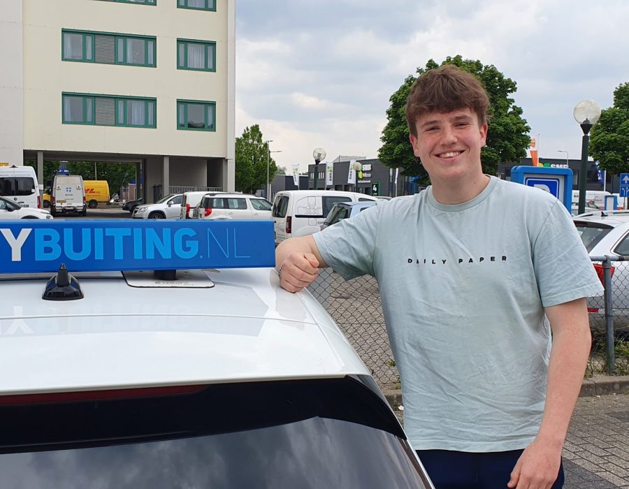 Gefeliciteerd Jamy in 1 keer geslaagd voor je rijbewijs!