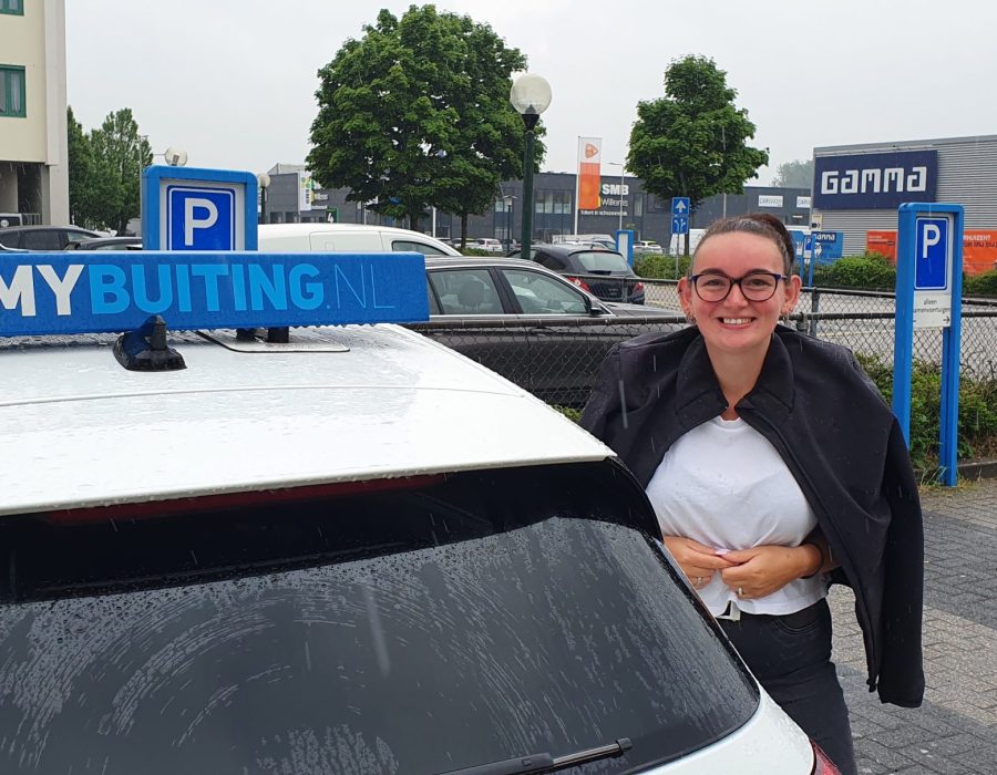 Gefeliciteerd Romy vandaag ben je geslaagd voor je rijbewijs.