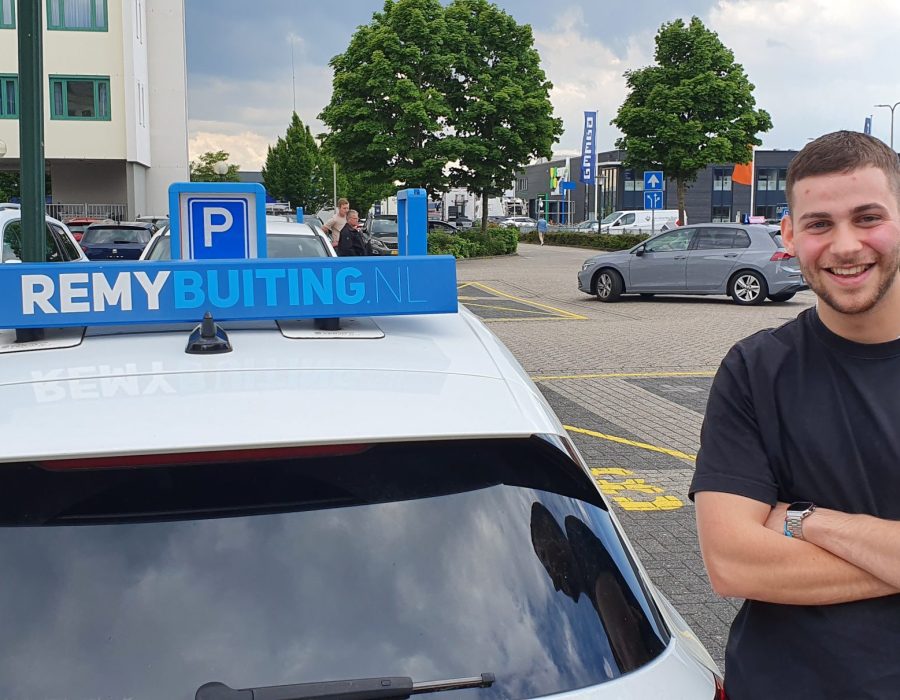 Gefeliciteerd Dani geslaagd voor je rijbewijs!