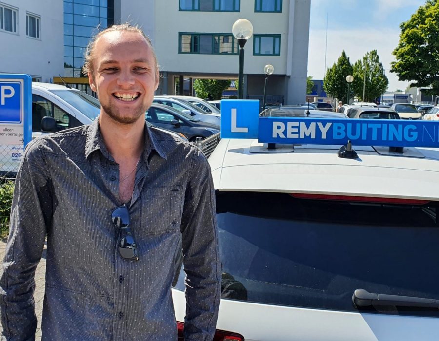 Gefeliciteerd Stan in 1 keer geslaagd voor je rijbewijs!