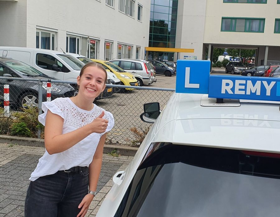 Gefeliciteerd Chavon in 1 keer geslaagd voor je rijbewijs!
