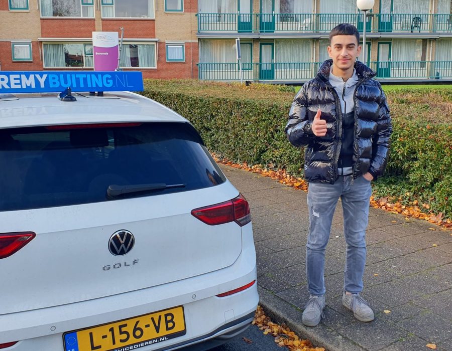 Gefeliciteerd Harun in 1 keer geslaagd voor je rijbewijs!