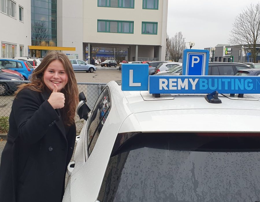 Gefeliciteerd Dani in 1 keer geslaagd voor je rijbewijs!
