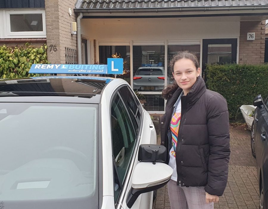Gefeliciteerd Floor in 1 keer geslaagd voor je rijbewijs!