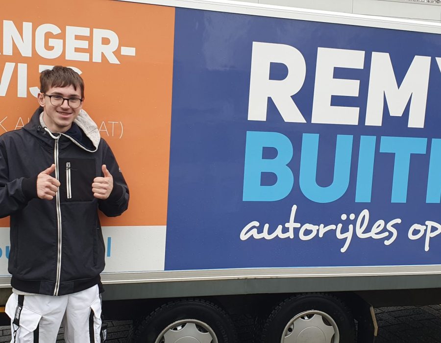 Gefeliciteerd Lucas geslaagd voor je E achter B rijbewijs!