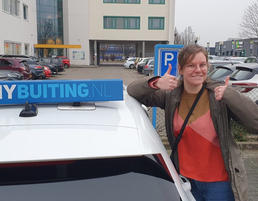 Gefeliciteerd Sabine in 1 keer geslaagd voor je rijbewijs!