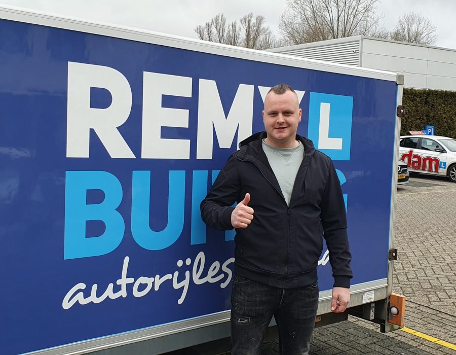 Gefeliciteerd Bram geslaagd voor je E achter B rijbewijs!