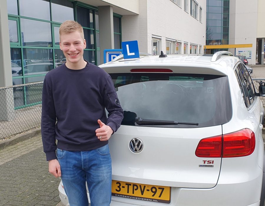 Gefeliciteerd Nick in 1 keer geslaagd voor je rijbewijs!
