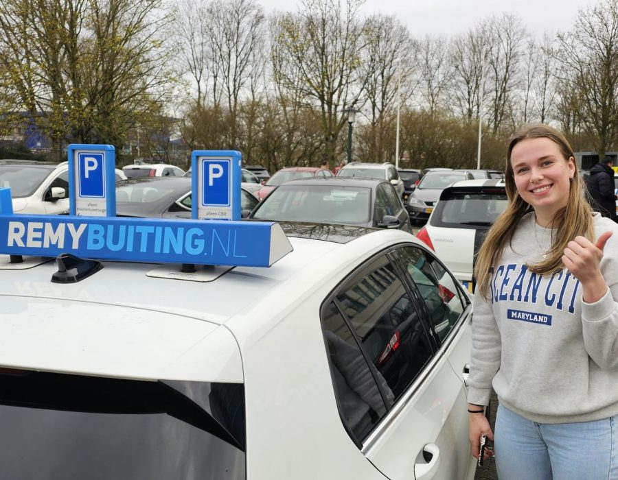 Gefeliciteerd Merel geslaagd voor je rijbewijs!