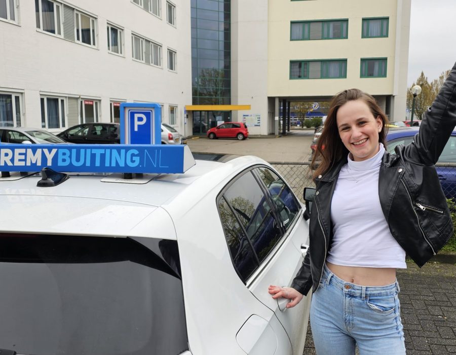 Gefeliciteerd Marieke in 1 keer geslaagd voor je rijbewijs!
