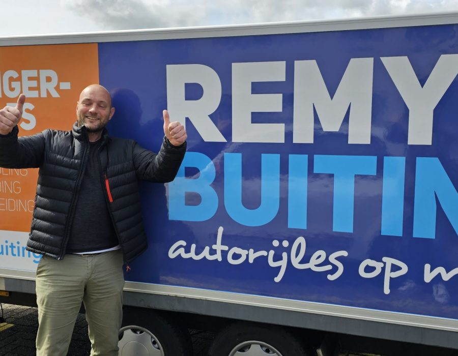 Gefeliciteerd Henk-Jan geslaagd voor je E achter B rijbewijs!
